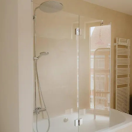 Boutique - Private Floor - 3 - Host On Site Available * 根特