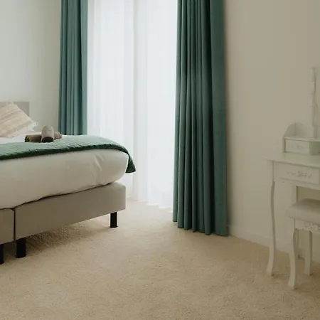 Boutique - Private Floor - 3 - Host On Site Available * 根特