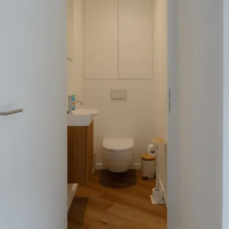 Boutique - Private Floor - 3 - Host On Site Available * 根特