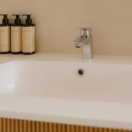 Boutique - Private Floor - 3 - Host On Site Available Gante