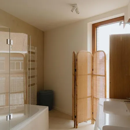 Boutique - Private Floor - 3 - Host On Site Available 公寓 *