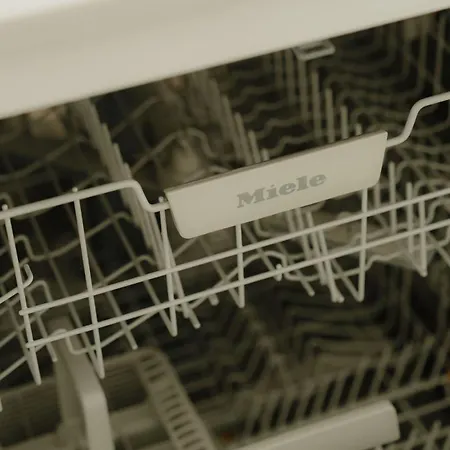 Boutique - Private Floor - 3 - Host On Site Available Apartament *