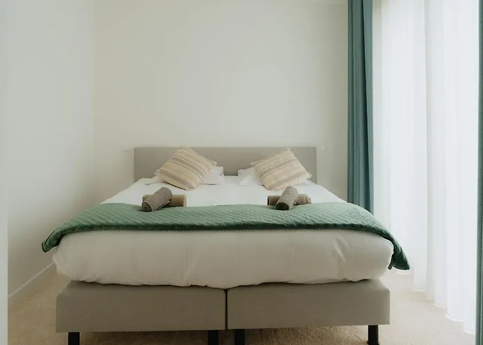 Boutique - Private Floor - 3 - Host On Site Available 아파트