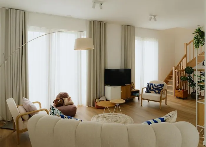 Boutique - Private Floor - 3 - Host On Site Available 아파트 *