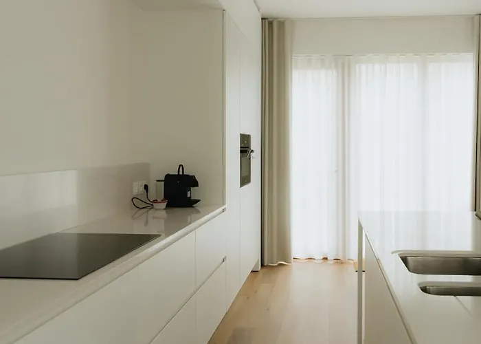 Boutique - Private Floor - 3 - Host On Site Available 아파트 헨트