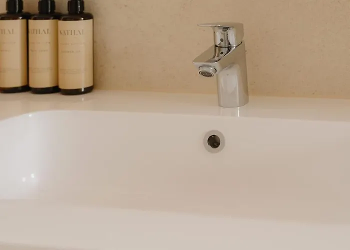 Boutique - Private Floor - 3 - Host On Site Available 헨트