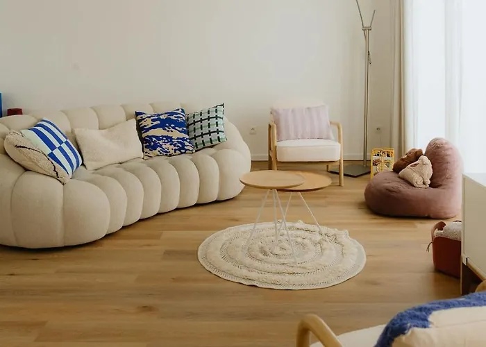 Boutique - Private Floor - 3 - Host On Site Available 헨트