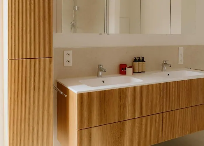 Boutique - Private Floor - 3 - Host On Site Available