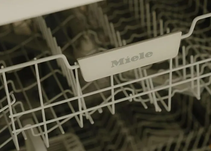 Boutique - Private Floor - 3 - Host On Site Available 아파트 *