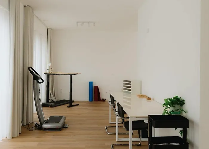 Boutique - Private Floor - 3 - Host On Site Available *